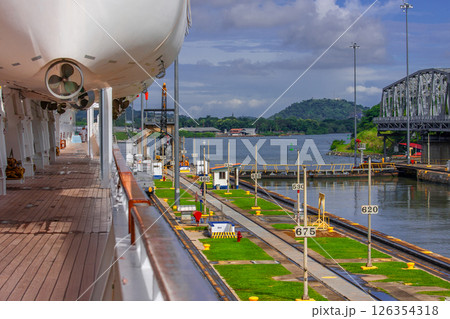パナマ運河 126354318