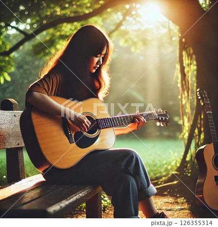 ギターを弾く女性 126355314