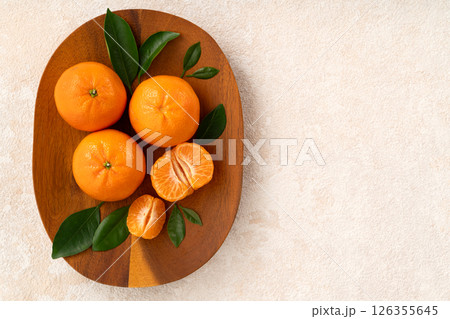 オレンジ色 オレンジ 橙 126355645