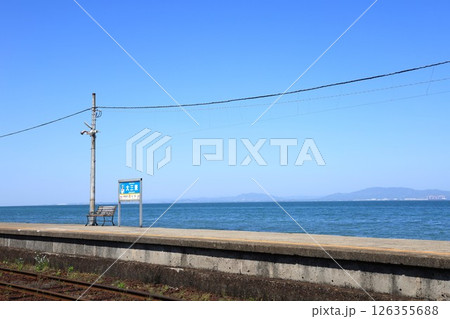 【島原鉄道】大三東駅〜ベンチと駅名標〜(島原鉄道線) 【島原鉄道】大三東駅〜ベンチと駅名標〜(島原鉄道線) 126355688
