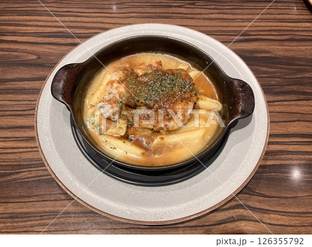 熱々の焼きたてグラタン 126355792