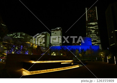 横浜みなとみらい地区のグランモール公園のイルミネーション 126355909