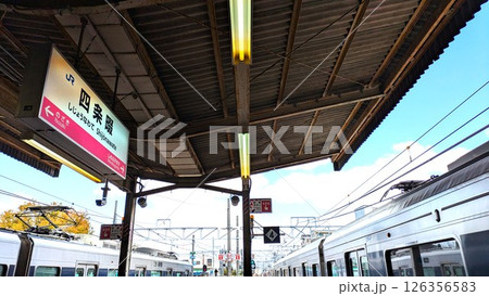 大阪大東市の片町線四条畷駅 大阪大東市の片町線四条畷駅 126356583