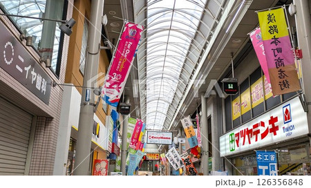 阪急淡路駅西側の淡路本町商店街 126356848