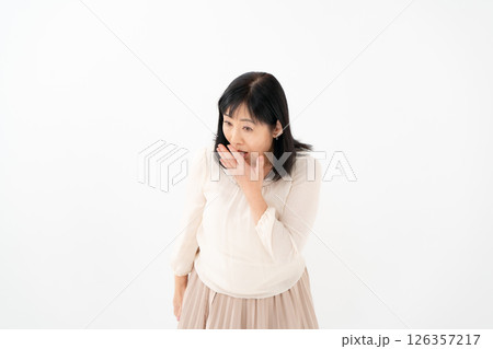 女性 シニア ポートレート 驚く 女性 シニア ポートレート 驚く 126357217