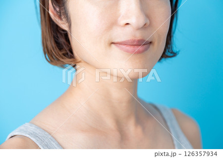 ミドル女性スキンケアイメージ 126357934