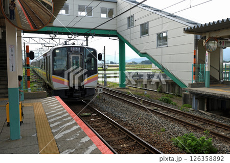 新潟県新発田市 田んぼと列車 新潟県新発田市 田んぼと列車 126358892