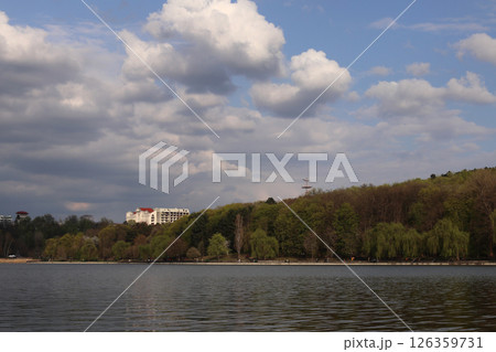Valea Morilor lake and park. 126359731