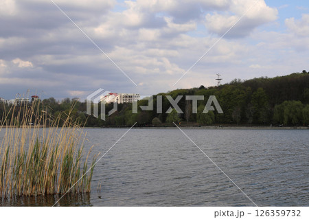 Valea Morilor lake and park. 126359732