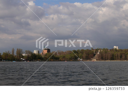 Valea Morilor lake and park. 126359733