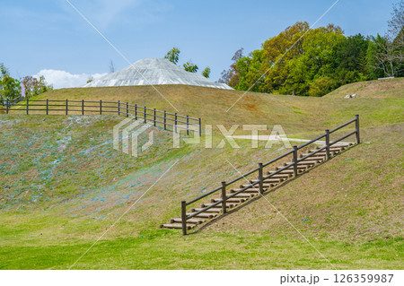 奈良県明日香村 復元された牽牛子塚古墳 越塚御門古墳 奈良県明日香村 復元された牽牛子塚古墳 越塚御門古墳 126359987