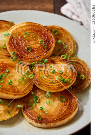 新玉ねぎの輪切り和風ソテー 126360168