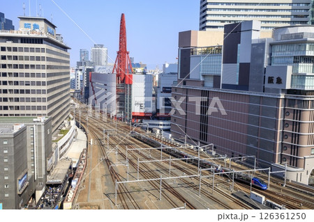 大阪駅付近を走る智頭急行HOT7000系スーパーはくと 126361250