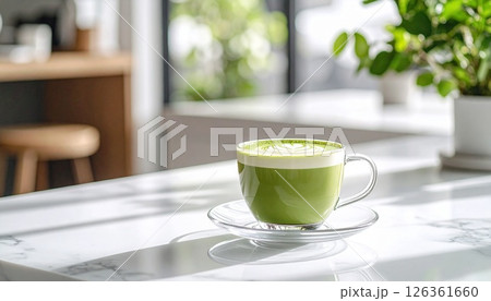 抹茶ラテとカフェの風景 126361660
