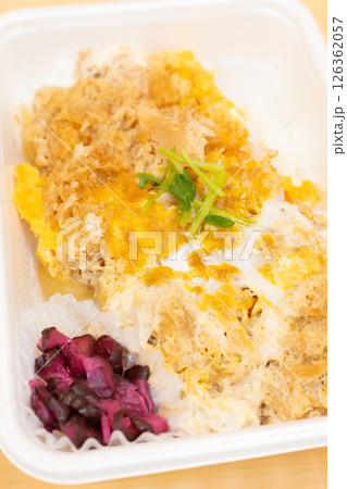 おいしいかつ重弁当 126362057