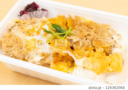 おいしいかつ重弁当 126362068