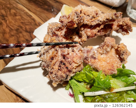 鶏の塩麹唐揚げ 塩麹で漬け込んだジューシーチキン 鶏の塩麹唐揚げ 塩麹で漬け込んだジューシーチキン 126362145