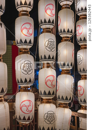 夏の京都 祇園祭 山鉾の提灯 夏の京都 祇園祭 山鉾の提灯 126362443