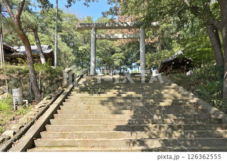 太田市散歩：髙山神社　石段と石鳥居　太田市本町 126362555