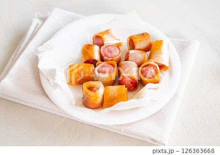 パリパリソーセージ 春巻きの皮 パリパリソーセージ 春巻きの皮 126363668