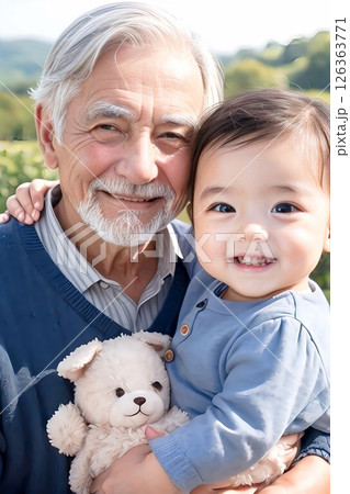 子供を抱いた高齢の男性 子供を抱いた高齢の男性 126363771