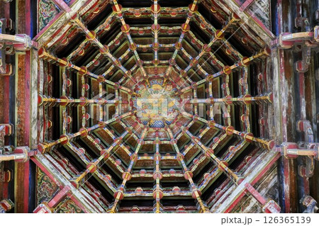 台湾・鹿港の龍山寺・八卦天井 台湾・鹿港の龍山寺・八卦天井 126365139