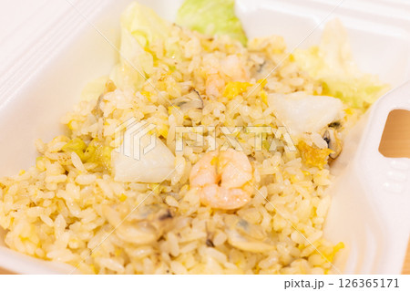 おいしい海鮮レタス炒飯 126365171