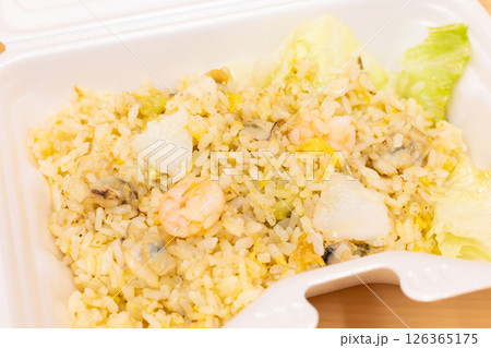 おいしい海鮮レタス炒飯 126365175