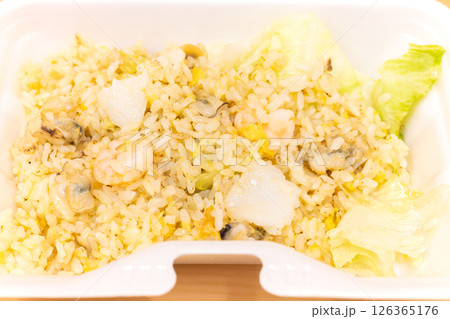 おいしい海鮮レタス炒飯 126365176