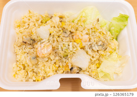 おいしい海鮮レタス炒飯 おいしい海鮮レタス炒飯 126365179