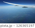 機内から見た飛行機の翼 126365197