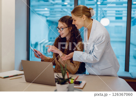 Collaboration in the Modern Office Environment Women Actively Engaging Through Technology 126367060