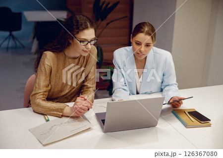 Engaging and Interactive Collaborative Business Meeting Incorporating Modern Technology Tools Engaging and Interactive Collaborative Business Meeting Incorporating Modern Technology Tools 126367080