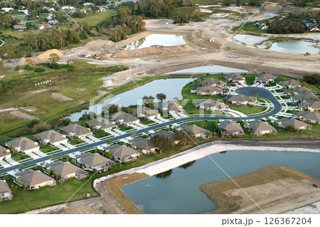 Large residential homes in southwest Florida gated community. American houses in rural US suburbs Large residential homes in southwest Florida gated community. American houses in rural US suburbs 126367204