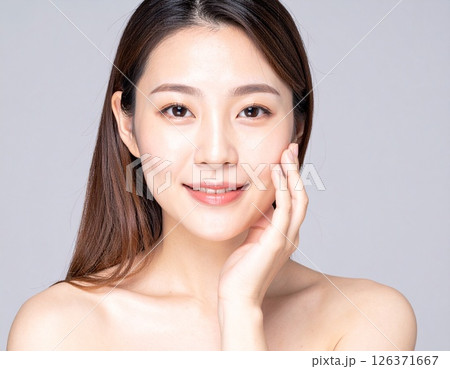 美容とスキンケアイメージの女性  126371667