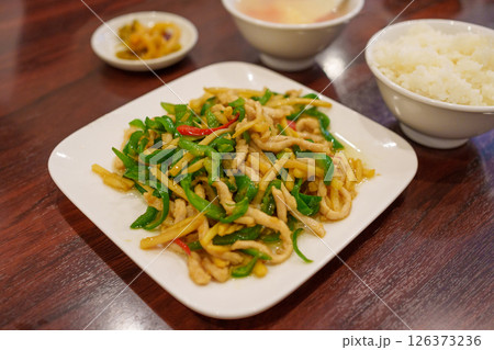 美味しそうなチンジャオロースー(青椒肉絲) 美味しそうなチンジャオロースー(青椒肉絲) 126373236