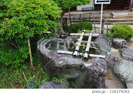 岩を掘った手水舎 岩を掘った手水舎 126374262
