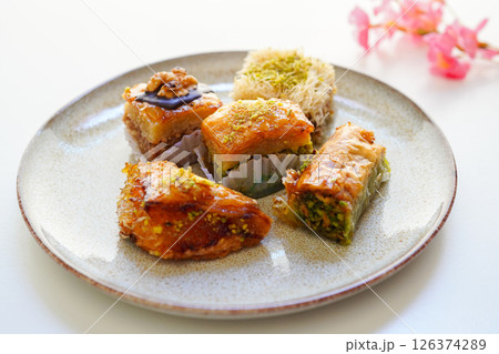 トルコの伝統菓子　バクラヴァ 126374289