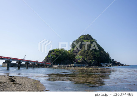 海に浮かぶ白山島 海に浮かぶ白山島 126374469