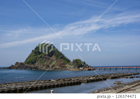海に浮かぶ白山島 海に浮かぶ白山島 126374471