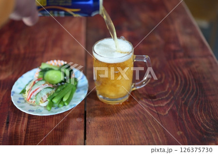ガレージで飲むビール ガレージで飲むビール 126375730
