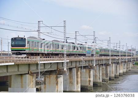 東海道本線　茅ヶ崎－平塚　JR東日本　E231系1000番台　K-20編成（国府津） 126376038
