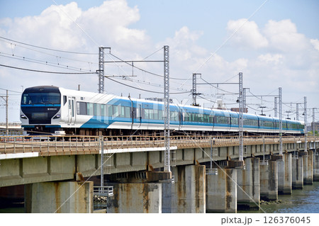 東海道本線　茅ヶ崎－平塚　JR東日本　E257系2000番台　NA-06編成（大宮）　踊り子 126376045