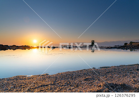 【海岸素材】富山県の絶景・初夏の凪いだ日本海と雨晴海岸の朝景【富山県】 126376295