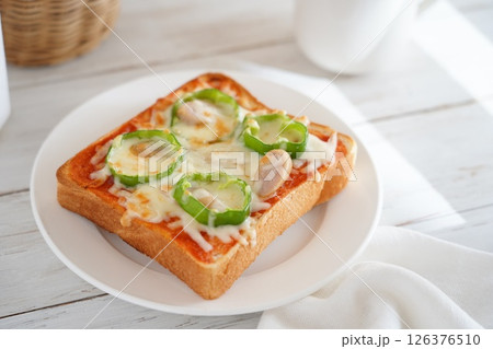 ピザトースト 126376510