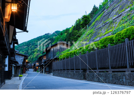 夜の中山道 奈良井宿 長野県塩尻市 夜の中山道 奈良井宿 長野県塩尻市 126376797