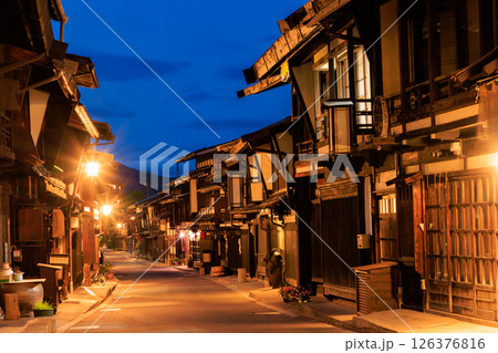 夜の中山道 奈良井宿　長野県塩尻市 126376816