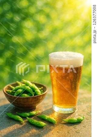 冷涼な質感とリアルな生活感で綴る、夏の一皿たち、爽やかなイメージの背景においしい生ビールと枝豆 126377008