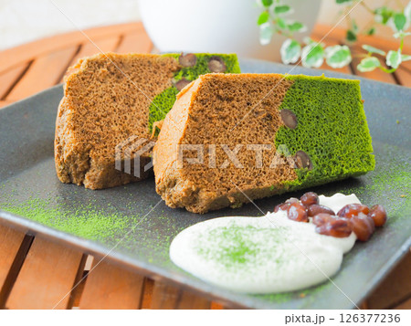 和の香り漂う、抹茶とほうじ茶マーブルシフォンケーキ 126377236