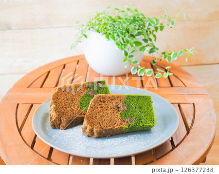 和の香り漂う、抹茶とほうじ茶マーブルシフォンケーキ 126377238